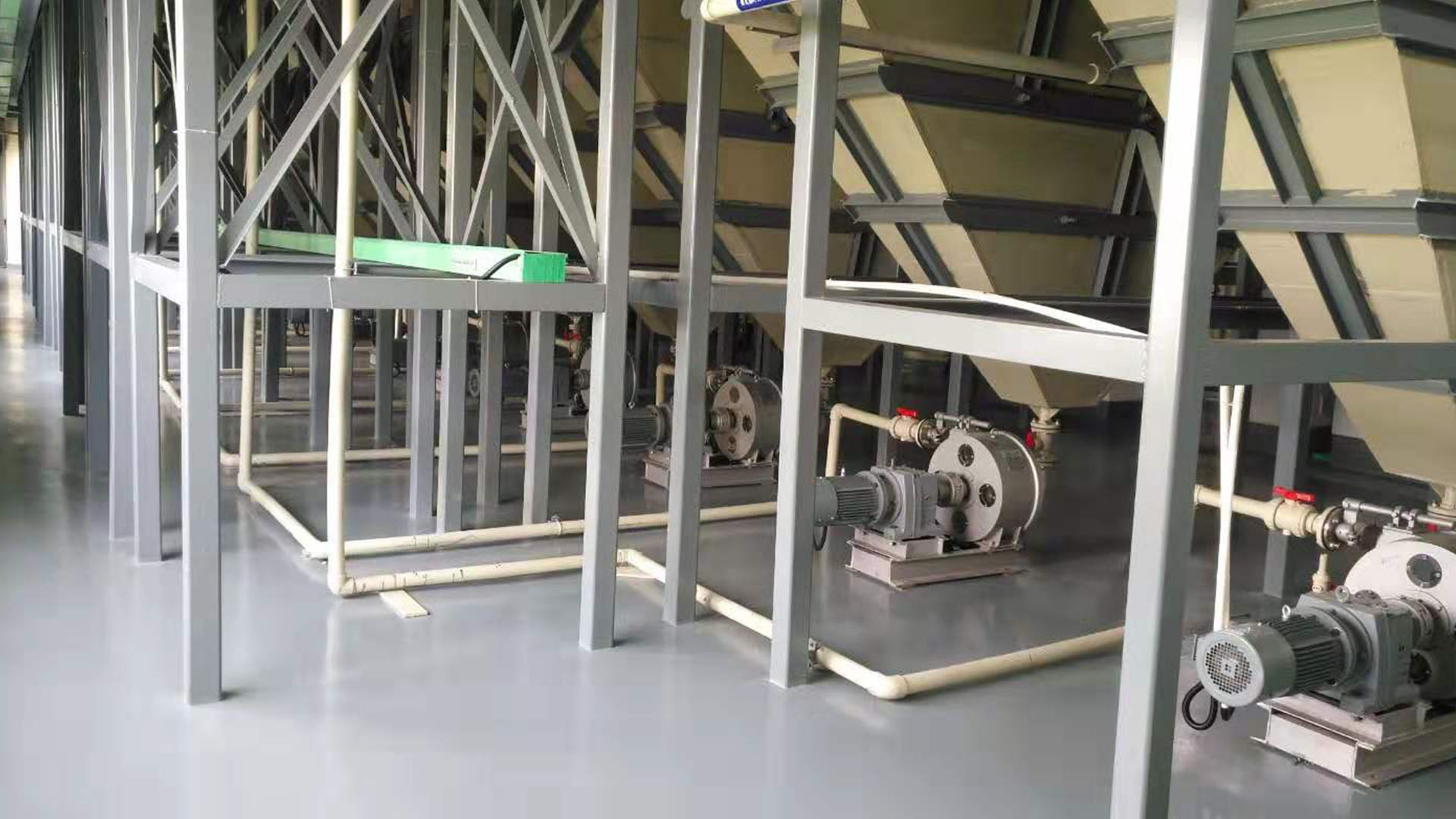 我司為某新材料新材料公司軟管泵使用現場